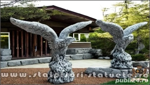 Statuetă vultur pe stâncă, șoim, gri patinat, model S35.