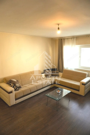 Apartament cu 3 camere, decomandat, centrala proprie, zona Bucovina