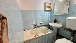 Garsoniera in curs de renovare in Calea Buziasului, parter - imagine 4