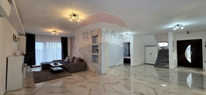 Casă / Vilă cu 5 camere de vânzare