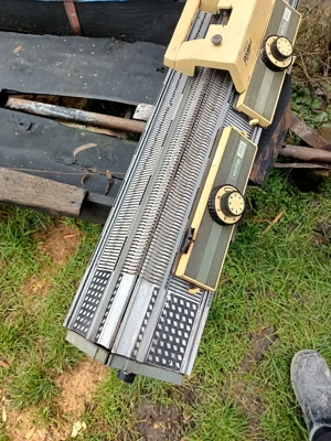 Vind masina de tricotat