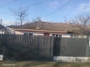 vind casă bătrânească renovabilă 3 camere  ,apă ,curent ,gaze, centrală gaz  