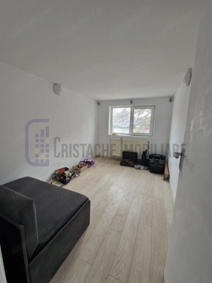 Studio 15 m², situat la mezaninul unei vile interbelice