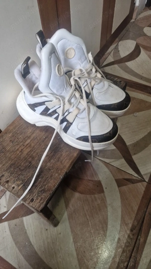 Adidas damă Louis Vuitton 