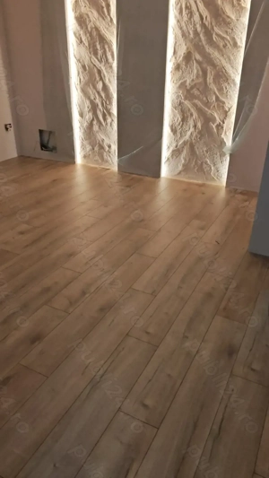Montaj parchet laminat, SPC LVT, plinta MDF PVC, sistem trepte.