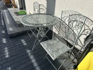 Set mobilier terasă   masă rotundă + 2 scaune metalice decorative