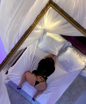 Buna.numele.meu.este.Monika.pentru.prina.data.an.orasul.tau