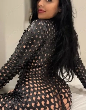 Bună sunt Amalia te aștept pentru clipe de neuitat 