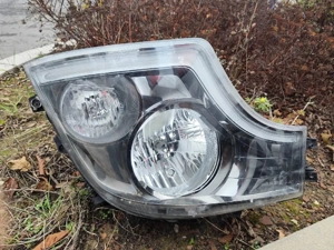 Vând set faruri Mercedes Actros 