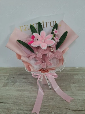 Buchet unic de flori realizate manual din sârmă plușată 