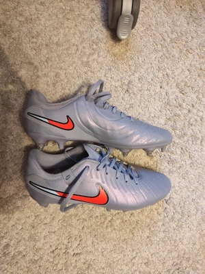 Vand Ghete de fotbal Nike LEGEND 10 ACADEMY  marimea 41 - imagine 3