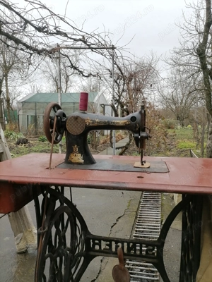 Mașina de cusut Singer