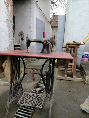 Mașina de cusut Singer