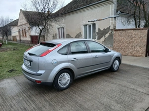 Ford focus an 2006 benzina 1.6 înmatriculată acte la zi 