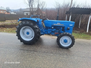 Tractor Universal 550 DT, cutie de viteze cu  2 manete, 3 trepte pe reductor - imagine 2