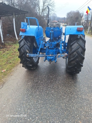 Tractor Universal 550 DT, cutie de viteze cu  2 manete, 3 trepte pe reductor - imagine 7