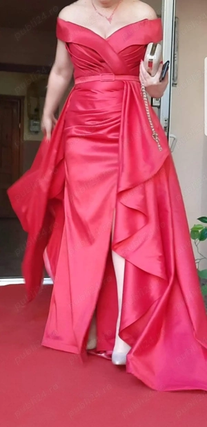 Vând rochie de ocazie model deosebit 