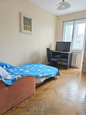 Apartament cu 3 camere, etaj intermediar - Piata Centrala - imagine 2