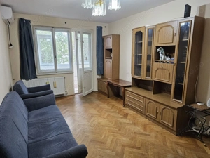 Apartament cu 3 camere, etaj intermediar - Piata Centrala - imagine 3