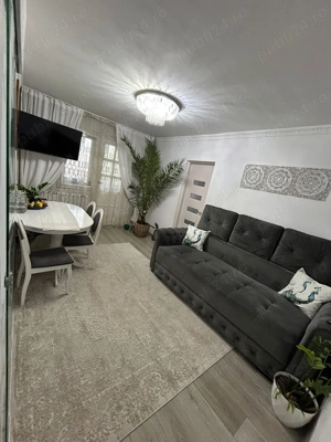 De vânzare apartament 3 camere 