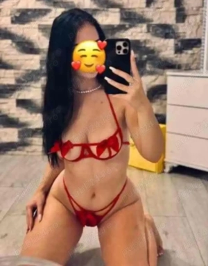 Bună ma numesc Anne sunt noua la tine în oraș 