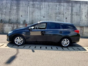 Toyota auris hibrid - imagine 2