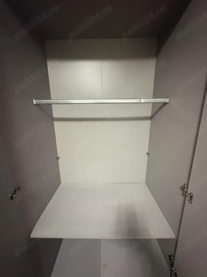 Dulap modern, mare, cu oglindă   ușor de organizat