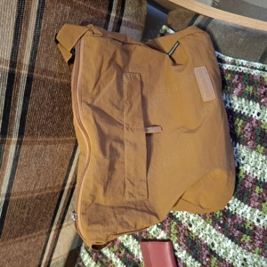 Geanta frumoasa si incapatoare