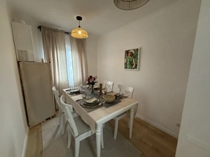 Apartament 4 camere, decomandat, etaj 3 - Zona Cetatii - imagine 3