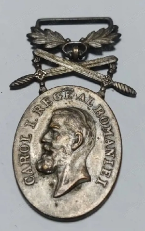 Medalie  Carol I   Bărbăție și Credință    VARIANTĂ MILITARĂ CU SPADE din argint   originală