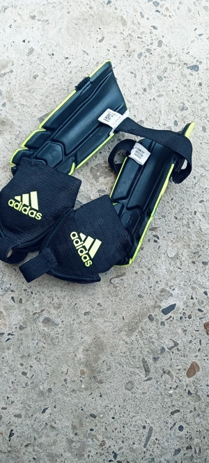 Aparatori fotbal adidas