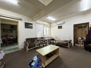 Casa individuala, cu 12 camere,5 bai, acces auto, teren 642, Girocului