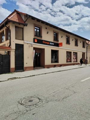 Spații multifuncționale , zona centrala, cabinete, salon sau cazare