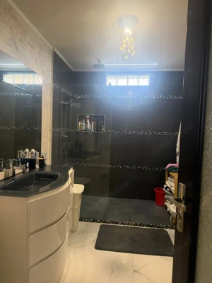 CASA DEOSEBITSA MOBILATA in stil italian ,zona podul VIORELE , teren 280 mp - imagine 10