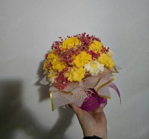 Vand aranjament cu flori din ceara naturală 