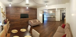 Apartament 3 camere lux, curte proprie 50 mp, parcare, piscină, pet friendly