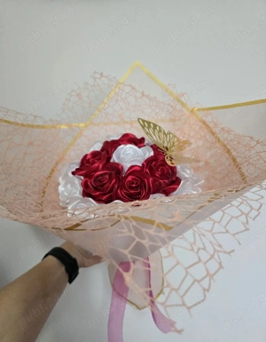 Vand buchet cu trandafiri din satin
