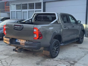 Toyota Hilux 2.8d Invincible usor avariat  27800   - imagine 5
