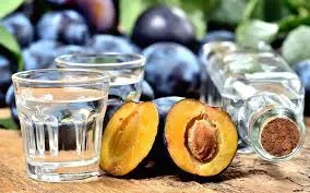 Palinca de prune - Palincă naturală - Tuica tuică