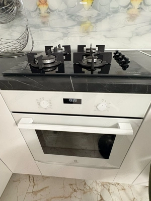 2 camere | etaj 2 | centrala proprie | loc de parcare acoperit | complet utilat - imagine 12