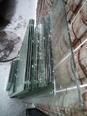 sticla groasa, rafturi, tejghea 