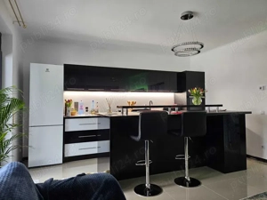 Vand casa deosebita in Selimbar