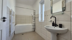 Spatiu comercial ideal pentru clinică medicală, birouri sau activități similare. - imagine 15