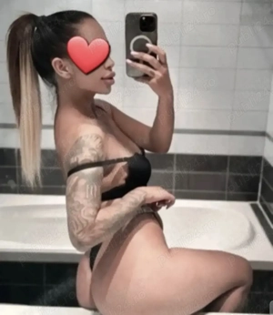 Emma escorta de lux  speak english deutsch  siliconata buze mari frumoasa