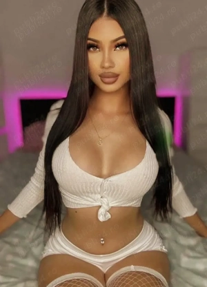 Singura in locatie  te astept 