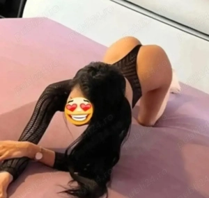 heyy te astept la mine sau la tine 