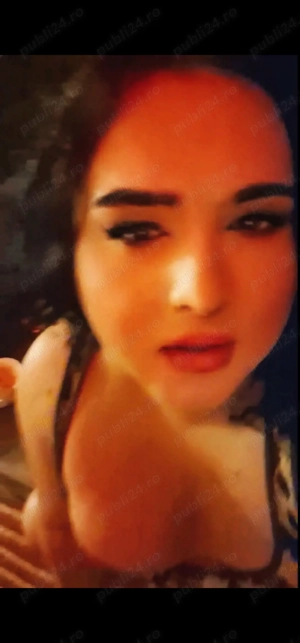 Transexuala reala cu silicome  ofer si web