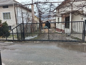 vand poarta intrare curte