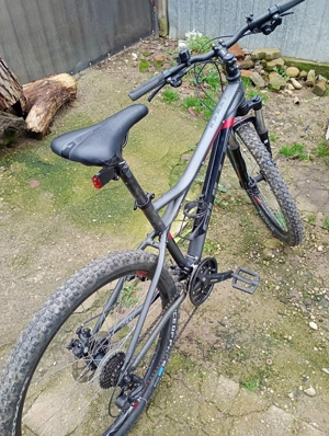 Vând bicicleta arată foarte bine  - imagine 5