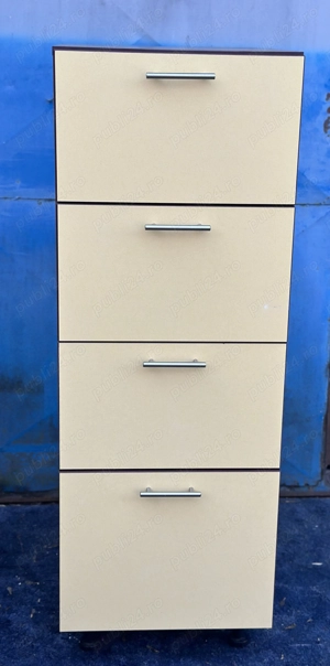 Dulap cu 3 usi si sertare; Dulap tip Soldat cu spatii de depozitare